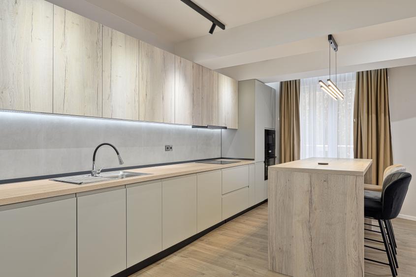 Apartament cu 3 camere semidecomandat, mobilat în Herăstrău