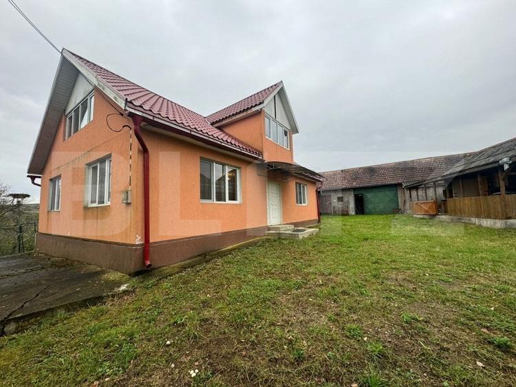 Casă individuală cu 5 camere cu Teren 3300 Mp în Sud