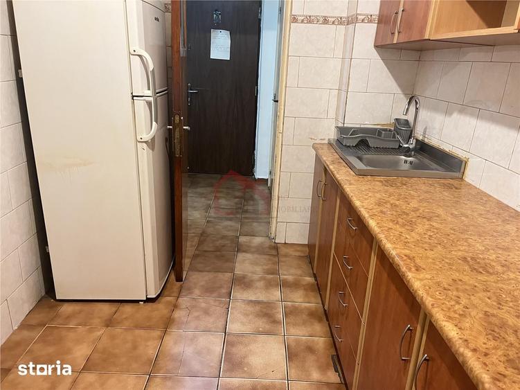 Apartament cu 2 camere decomandat în Tei