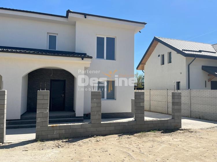 Duplex cu 4 camere cu Canalizare în Măgurele
