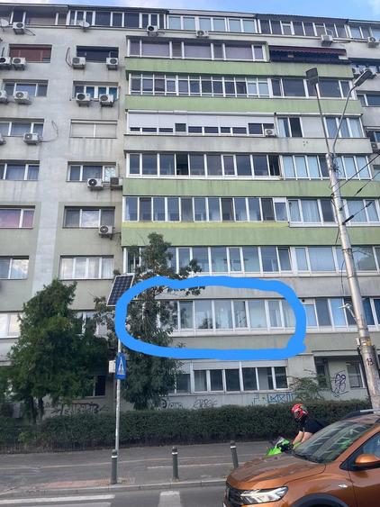 Apartament cu 3 camere semidecomandat în P-ța Victoriei