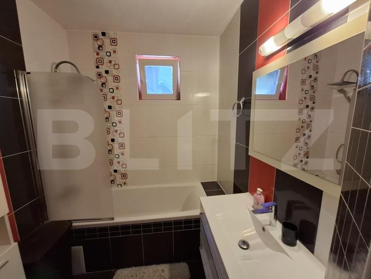 Apartament cu 3 camere semidecomandat, mobilat în Micro 16