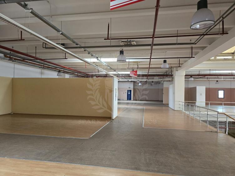 Spațiu comercial, de 3,400 mp, în Albert
