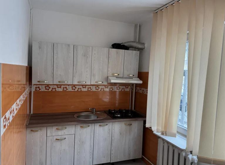 Garsonieră decomandată, mobilată în Crângași