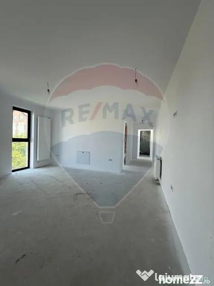 Spațiu comercial, de 960 mp, în Ipotești