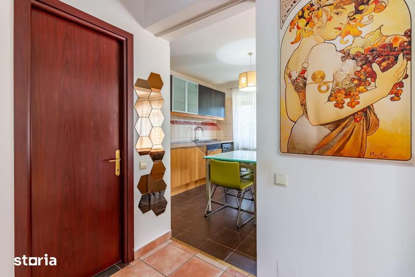 Casă cu 6 camere cu Teren 240 Mp în Corbeanca