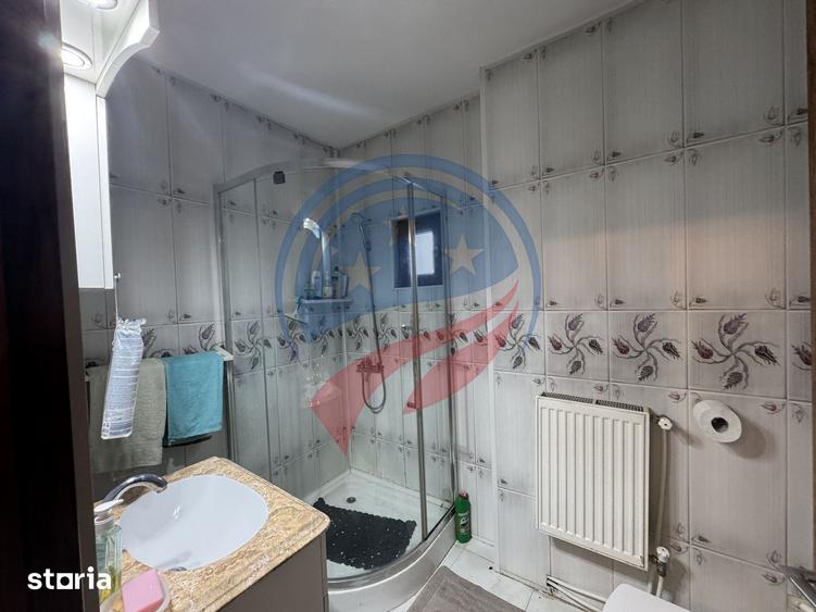 Casă cu 6 camere cu Teren 380 Mp în Brazda lui Novac