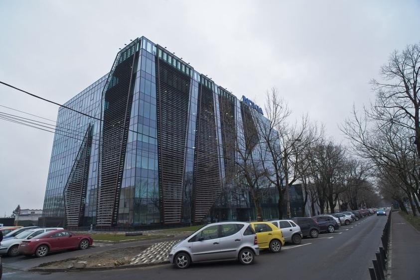 Birou, de 73,000 mp, în Central