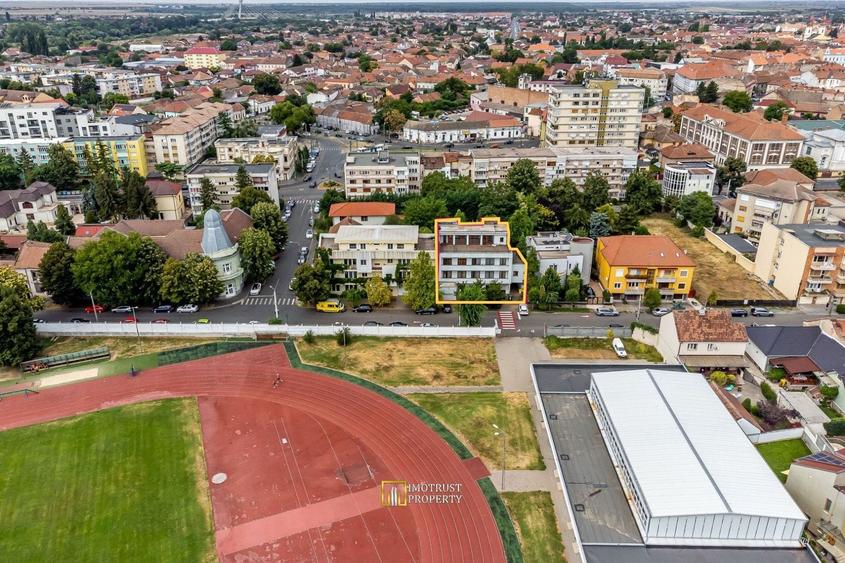 Casă individuală cu 15 camere cu Piscina în Boul Roșu