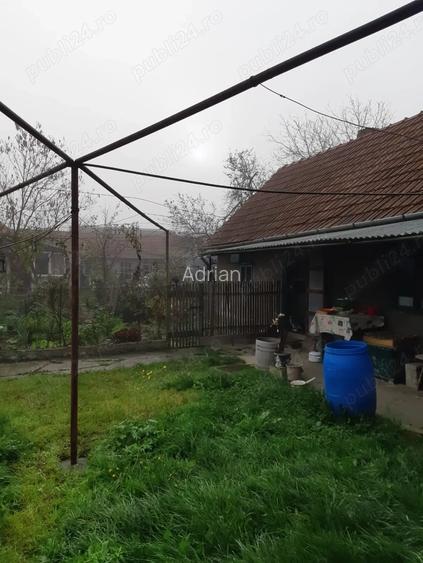 Vand casa cu gradina