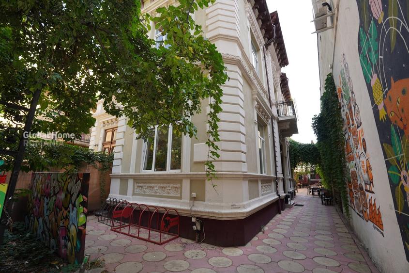 Casă individuală cu 11 camere cu Canalizare în Ultracentral