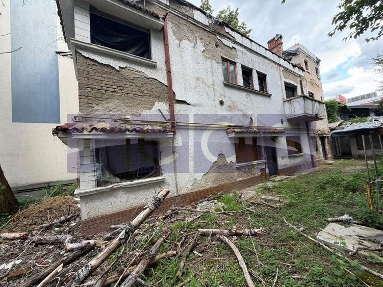 Casă individuală cu 8 camere cu Canalizare în Dorobanți