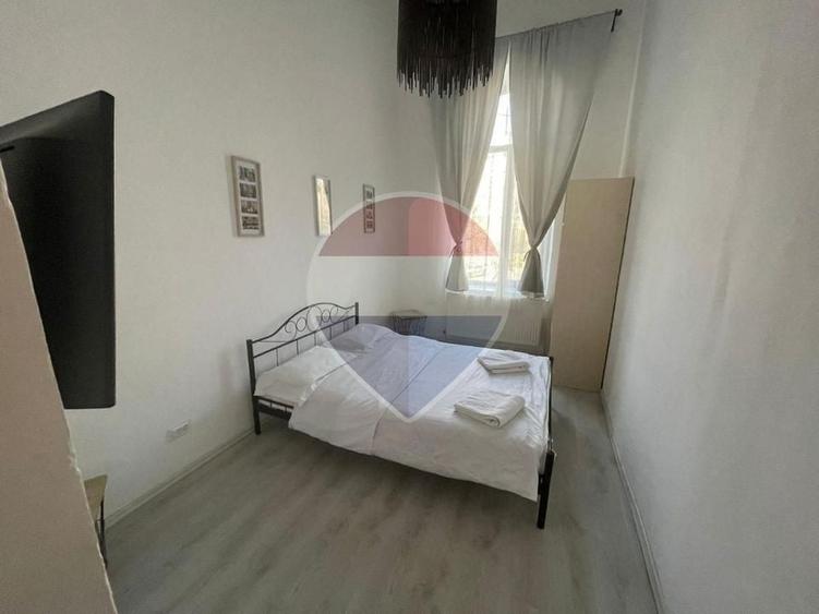 Apartament cu 4 camere semidecomandat în P-ța Unirii