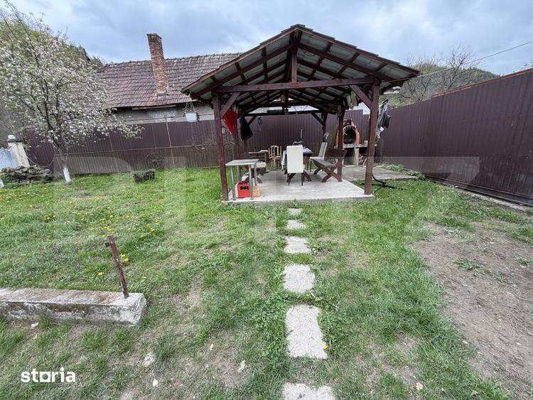 Casă cu 4 camere cu Teren 1200 Mp în Surduc