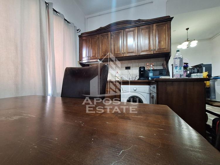 Apartament cu 2 camere semidecomandat, mobilat în Central
