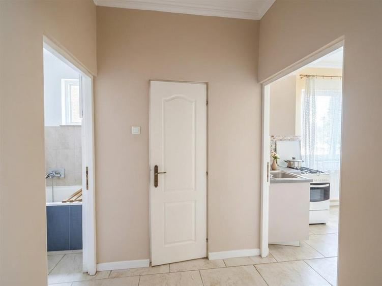Apartament cu 4 camere decomandat în Cantemir