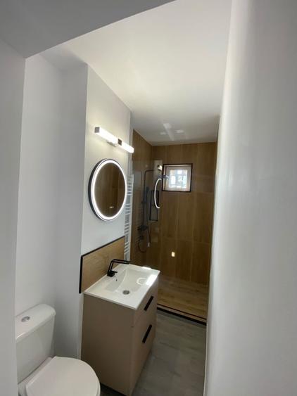 Apartament cu 3 camere semidecomandat în Central