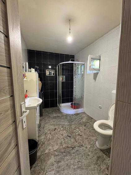 Casă cu Teren 5500 Mp în Luncani