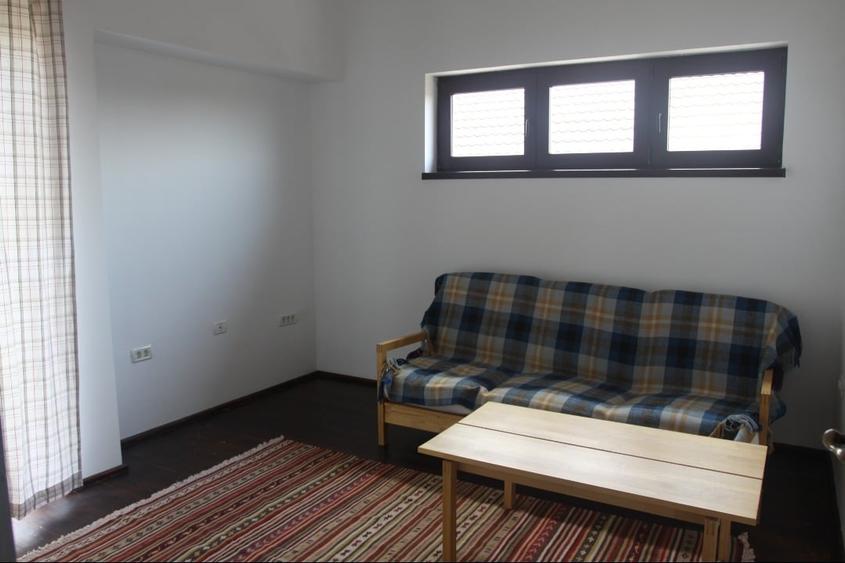 Casă individuală cu 4 camere cu Teren 500 Mp în Central