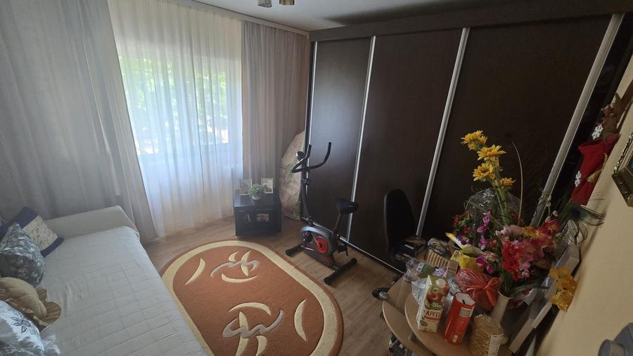 Apartament cu 3 camere decomandat în Nerva Traian