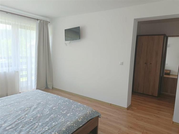Casă individuală cu 11 camere cu Teren 1300 Mp în Bran