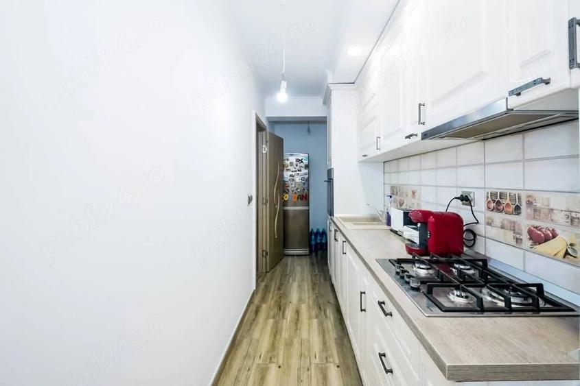 Apartament cu 3 camere decomandat în Girocului