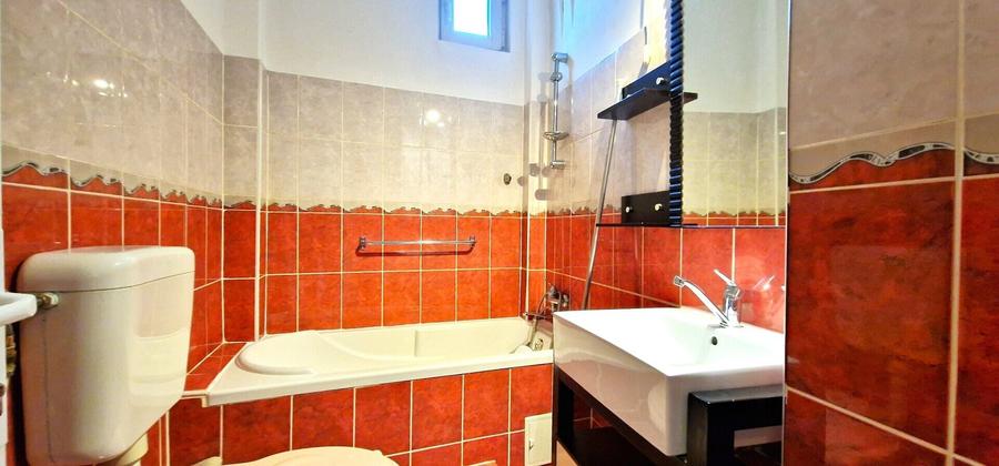 Apartament cu 3 camere semidecomandat, mobilat în Cișmigiu