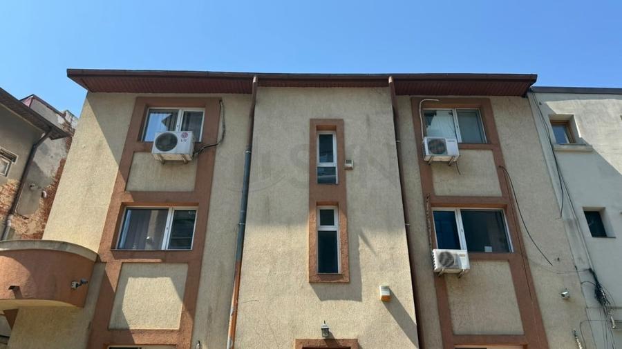 Casă individuală cu 8 camere cu Teren 200 Mp în Unirii