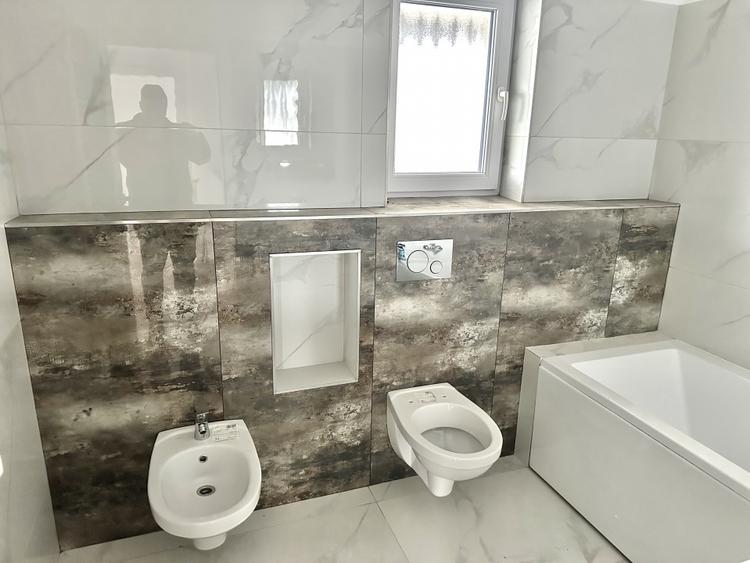 Casă individuală cu 4 camere cu Canalizare în Cetate