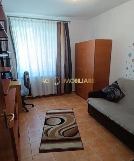 Apartament cu 3 camere semidecomandat, mobilat în Colentina