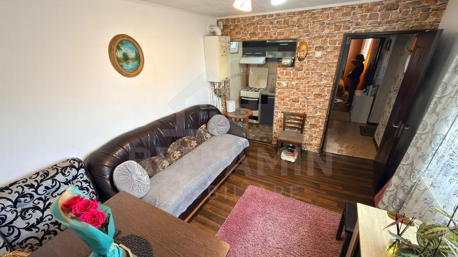 Apartament cu 2 camere semidecomandat, mobilat în Bariera Vâlcii
