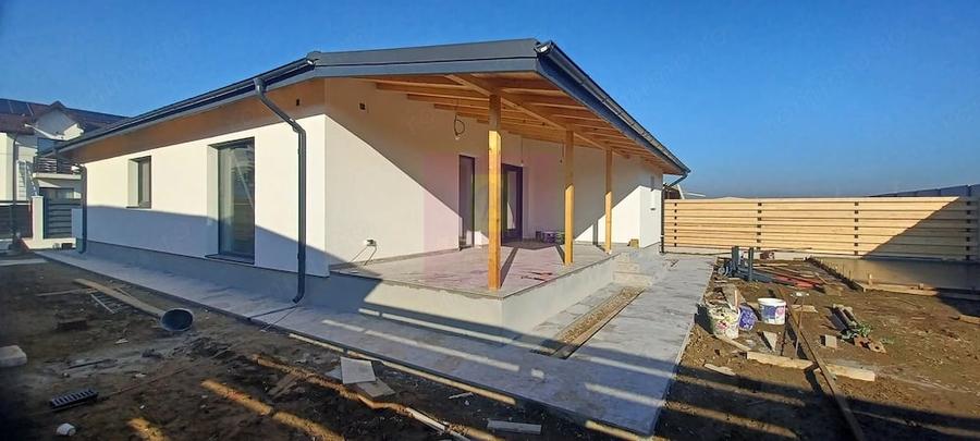 Casă cu 4 camere cu Teren 478 Mp în Săbăreni