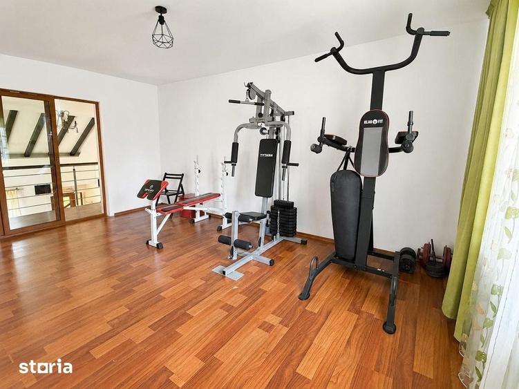 Casă cu 4 camere semidecomandat cu Teren 500 Mp în Central