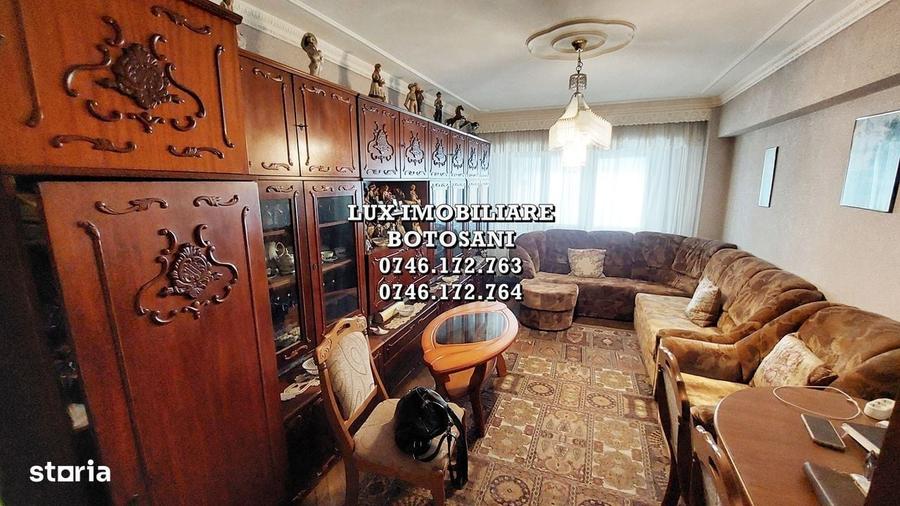 Apartament cu 4 camere decomandat în Central