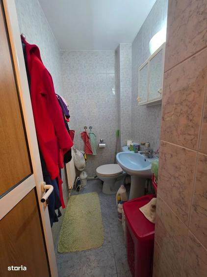 Apartament cu 4 camere semidecomandat în Tătărași