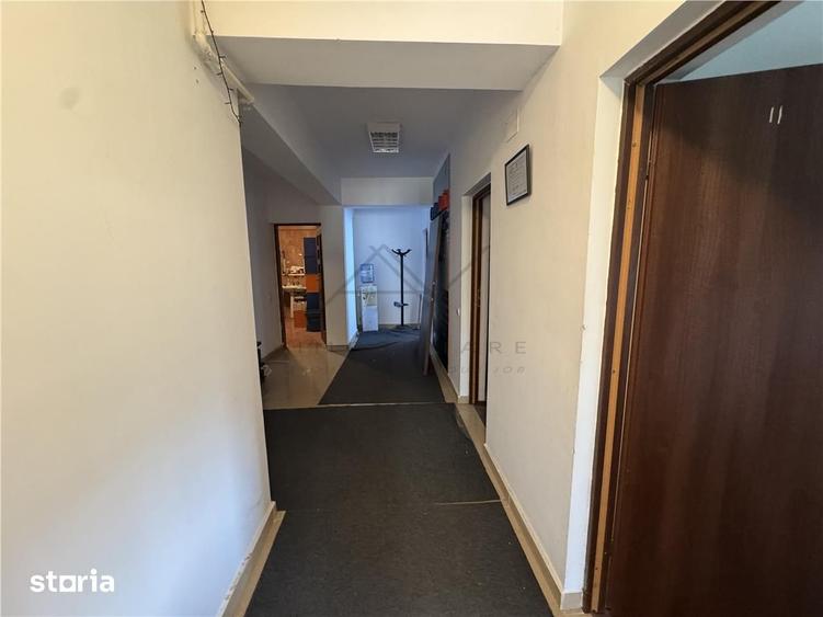 Apartament cu 4 camere decomandat în Est