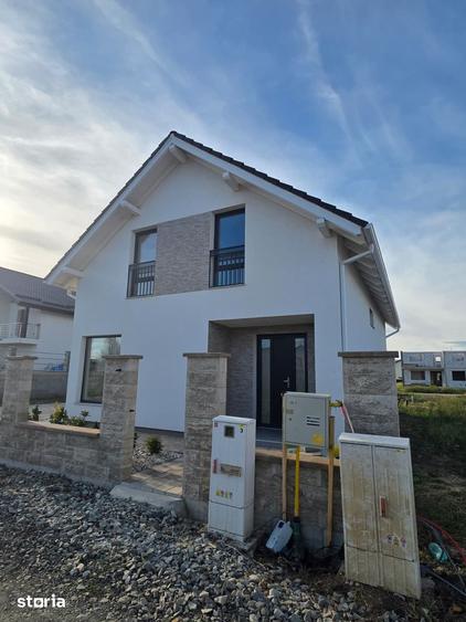 Casă cu 4 camere cu Teren 400 Mp în Central