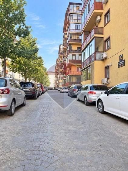 Apartament cu 2 camere semidecomandat, mobilat în Dudu