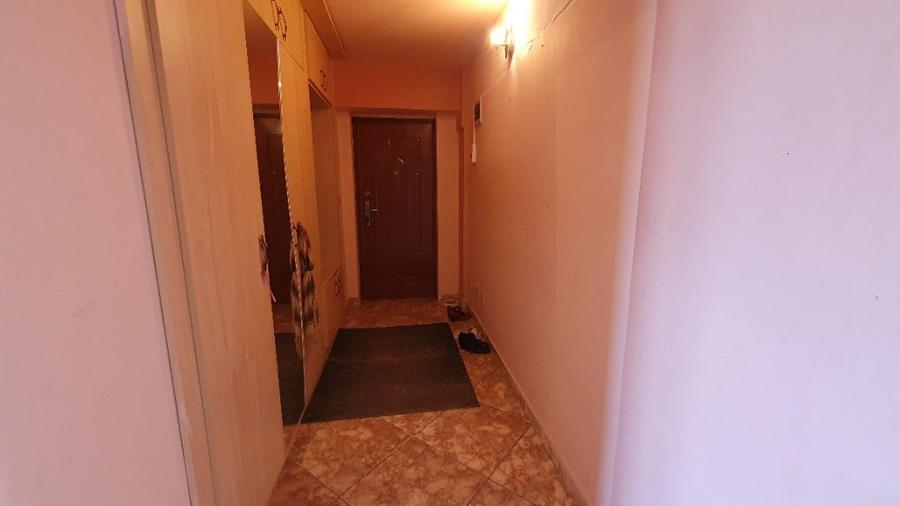 Apartament cu 4 camere semidecomandat în Aurel Vlaicu