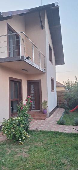 Casă cu 3 camere cu Teren 250 Mp în Bradu