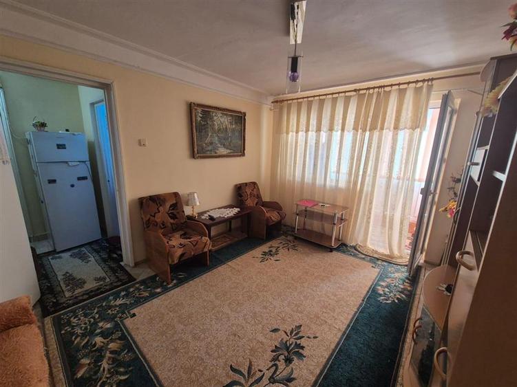 Apartament cu 3 camere semidecomandat în Viziru 1