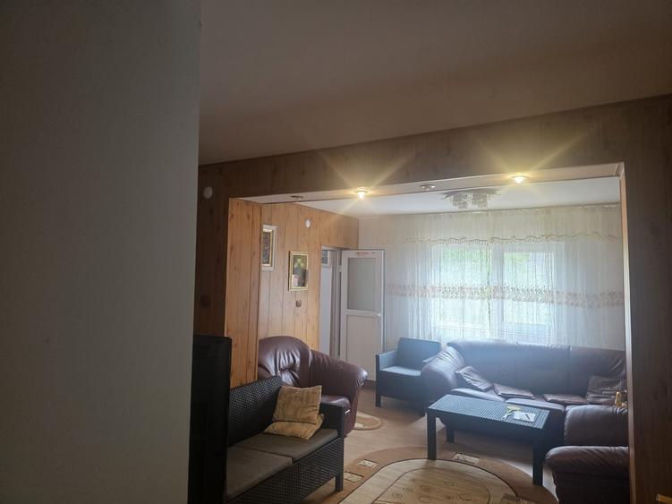 Casă cu 4 camere în Central