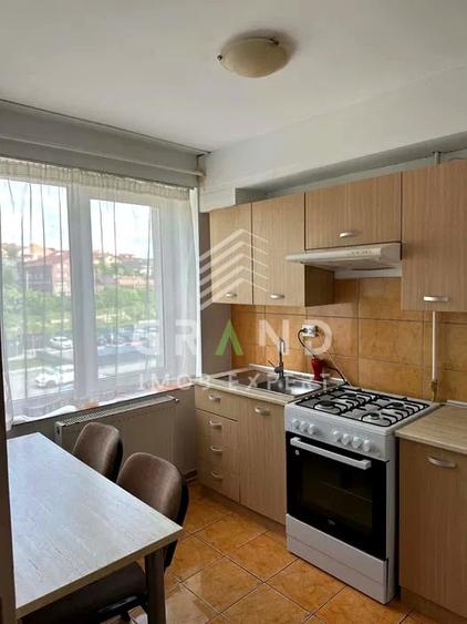 Apartament cu 2 camere semidecomandat, mobilat în Iris