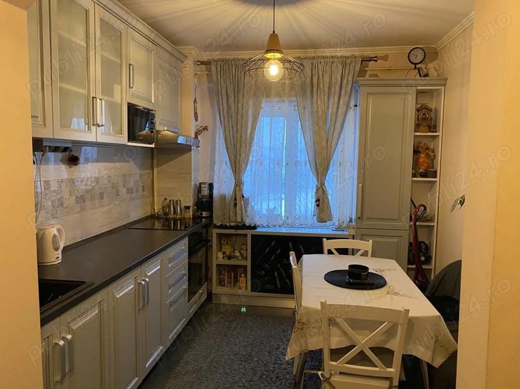 Apartament cu 3 camere decomandat, mobilat în Mircea cel Bătrân