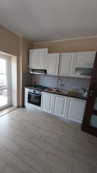 Casă individuală cu 5 camere cu Teren 845 Mp în Central