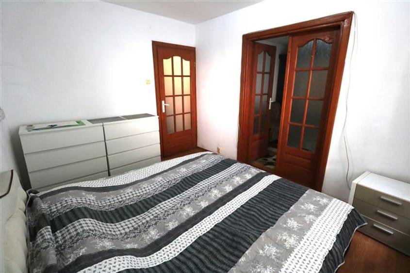 Apartament cu 3 camere decomandat în Aradului