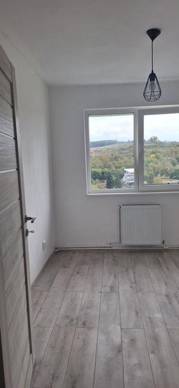 Apartament cu 3 camere decomandat în Dâmbu Pietros