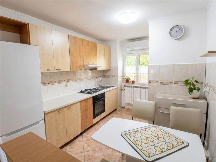 Apartament cu 3 camere decomandat în Centru Civic