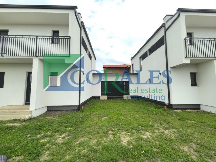 Duplex cu 5 camere cu Canalizare în Dumbrăvița