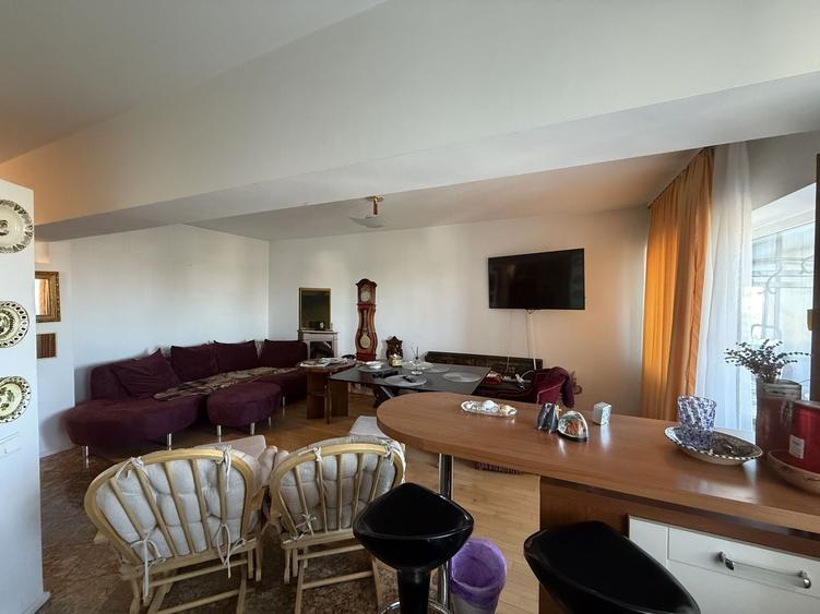 Apartament cu 3 camere decomandat în P-ța Dorobanți